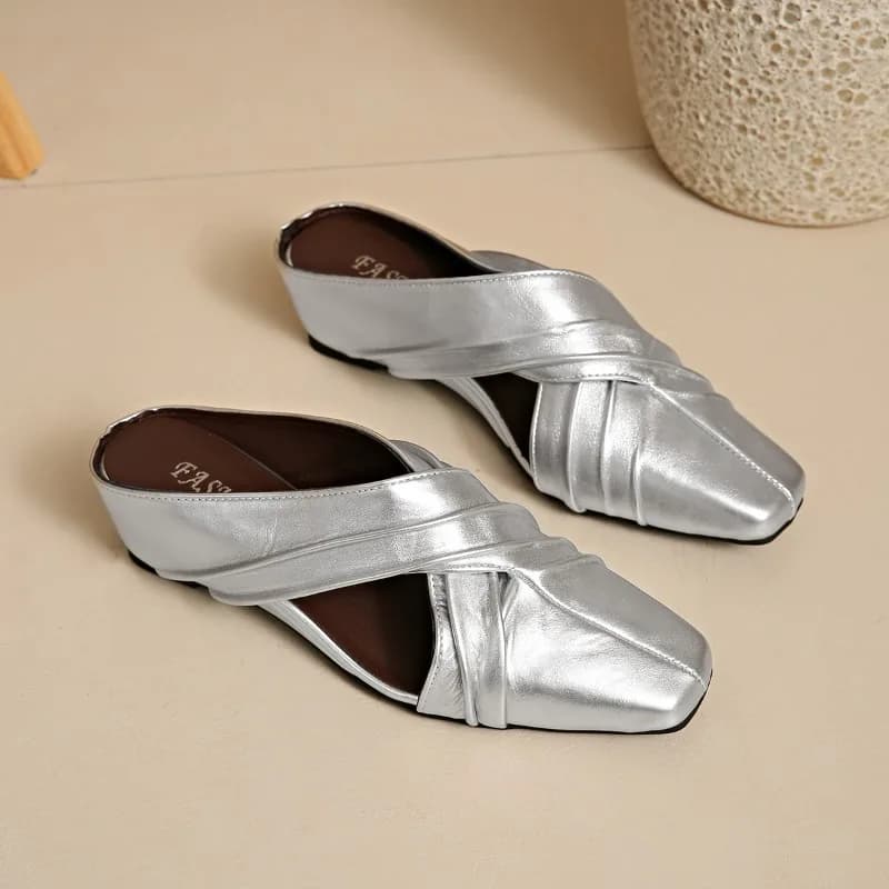 Women's 2026 New Spring and Summer Wear Versatile Outside, One-foot Slip-on Lazy Retro Inner Heightening Baotou Semi-slippers