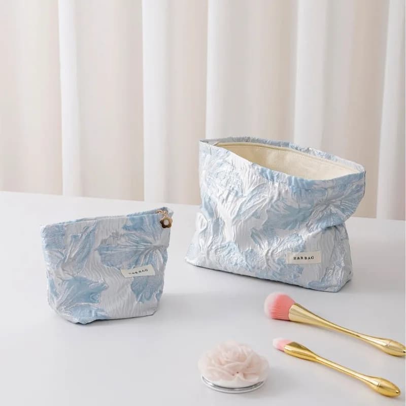 Nuova Borsa per il Trucco con Fiori di Giglio in Rilievo per Donne, Pochette Cosmetica Floreale Portatile, Organizer da Viaggio per Prodotti Skincare