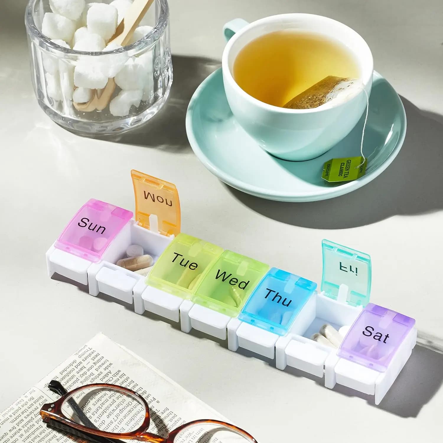Portapillole settimanale adatto alla artrite, portapillole da viaggio per 7 giorni senza BPA con design aperto a molla e ampio scomparto