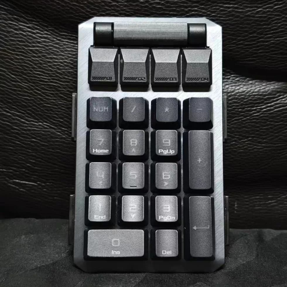 Tastierino Numerico Magnetico ROG Claymore 2nd con Asse Ottico RX, Wireless, per Mano Destra, Parti Originali