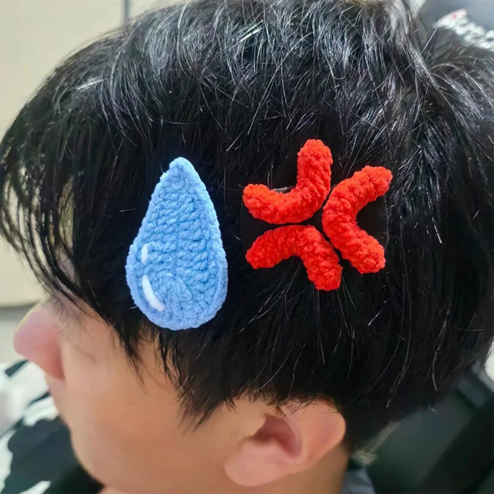 Anime Angry Expression Tornante Angry Fermagli per capelli Creativo Divertente Becco d'anatra Ganci Accessori per filati per maglieria Regali laterali su un lato Nuovo