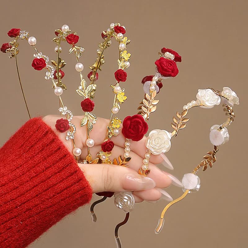Fascia per Capelli Vintage con Rose in Velluto Rosso e Bianco per Donne e Ragazze, Elegante e Dolce con Perle e Foglie in Metallo, Accessorio per Capelli