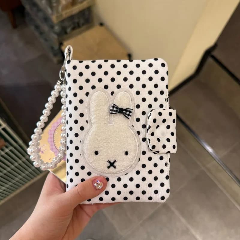 Porta Passaporto e Porta Carte Miffy Rabbit con Motivo Cartone Animato Creativo, Dolce e Carino, Semplice e Portatile, con Ciondolo Decorativo alla Moda