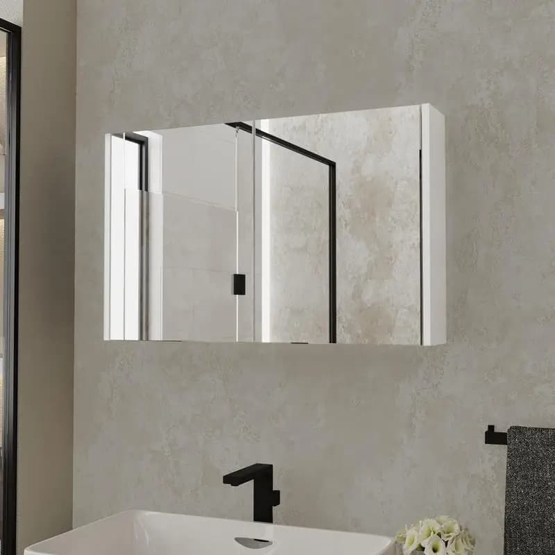 Armadietto dei medicinali bianco per il bagno in Mansfield: soluzione di archiviazione per montaggio a parete elegante e funzionale con specchio e