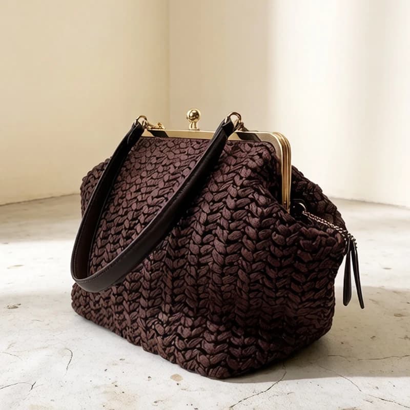 Hand-Woven Kisslock Frame Shoulder Raffia Beach Bags For Women Luxury Designer Handbag And Purse 2026 New In Wheatgrass Underarm