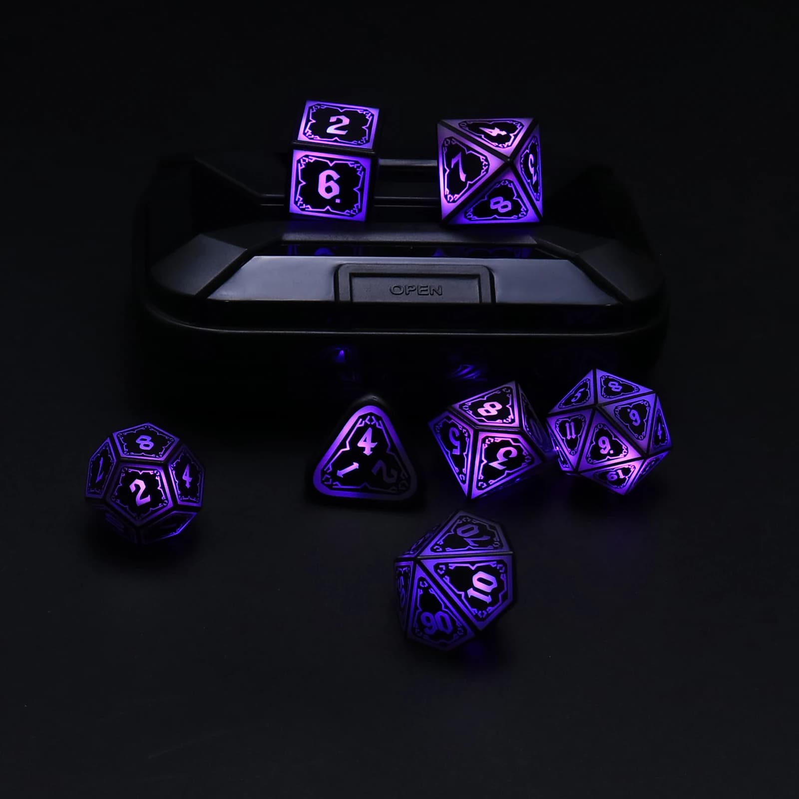 Set di Dadi LED Viola 7 Pezzi con Scatola di Ricarica, Dadi Poliedrici per Giochi di Ruolo e da Tavolo, Regalo di Halloween