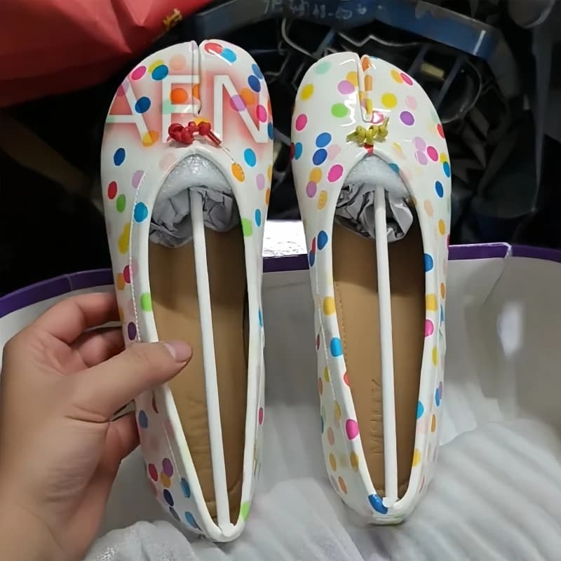 Scarpe basse Tabi da donna con pois colorati, mocassini slip-on in pelle verniciata con punta divisa, ballerine casual bianche da donna, 35-40