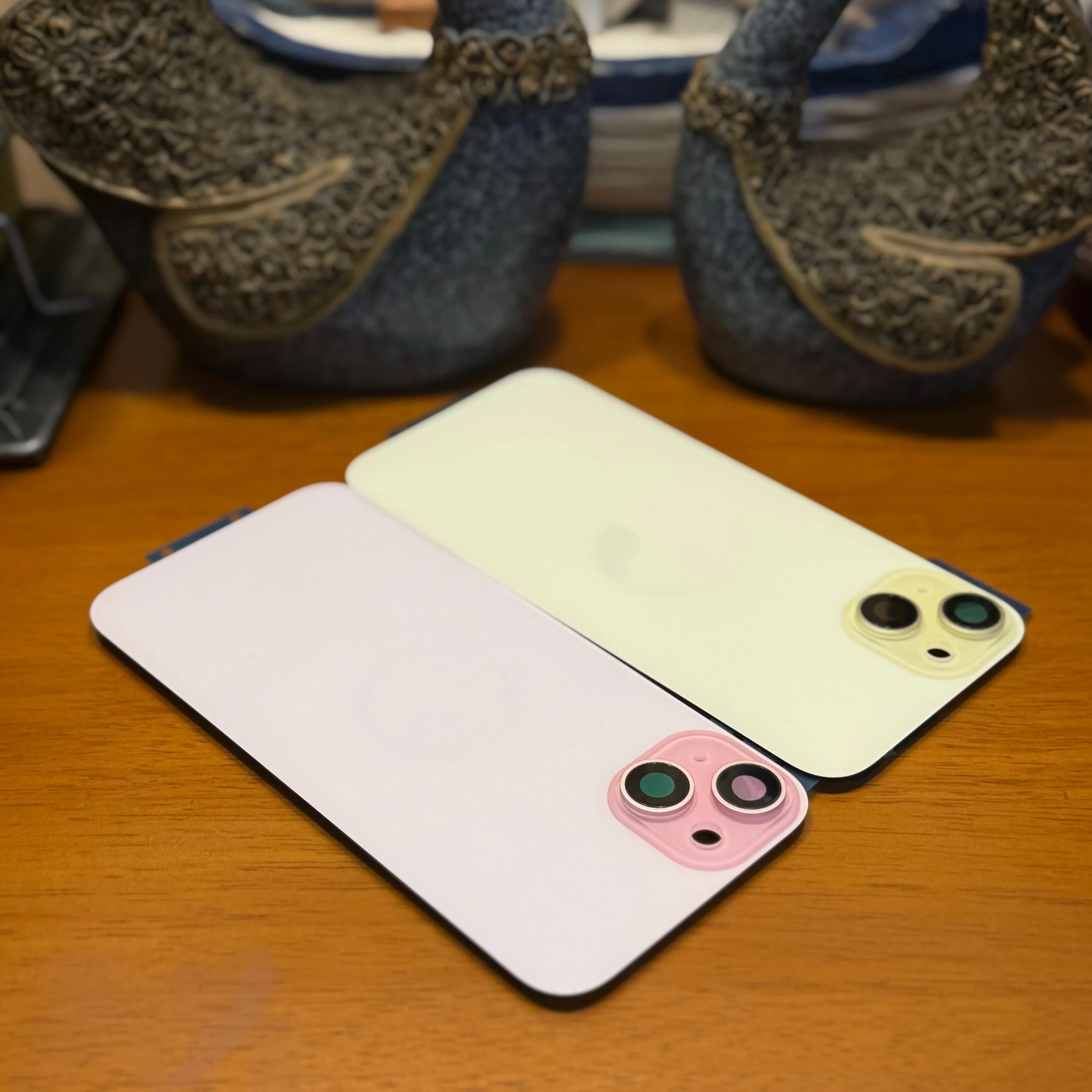 For iPhone 15/15 Plus Back Glass Replacement,1PCS Rear Battery Door Glass Cover With Built‑in Magnets & Camera Bracket,Repair Sp