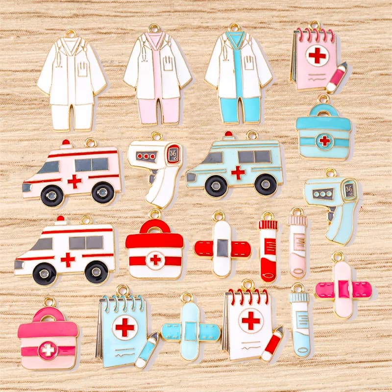 Tusember 10 Pz Nuovo Smalto Serbatoio di Farmaci Termometro Medicina Ambulanza Pendenti e Ciondoli Festa D'infermiera Pendenti Creazione di Gioielli Accessori