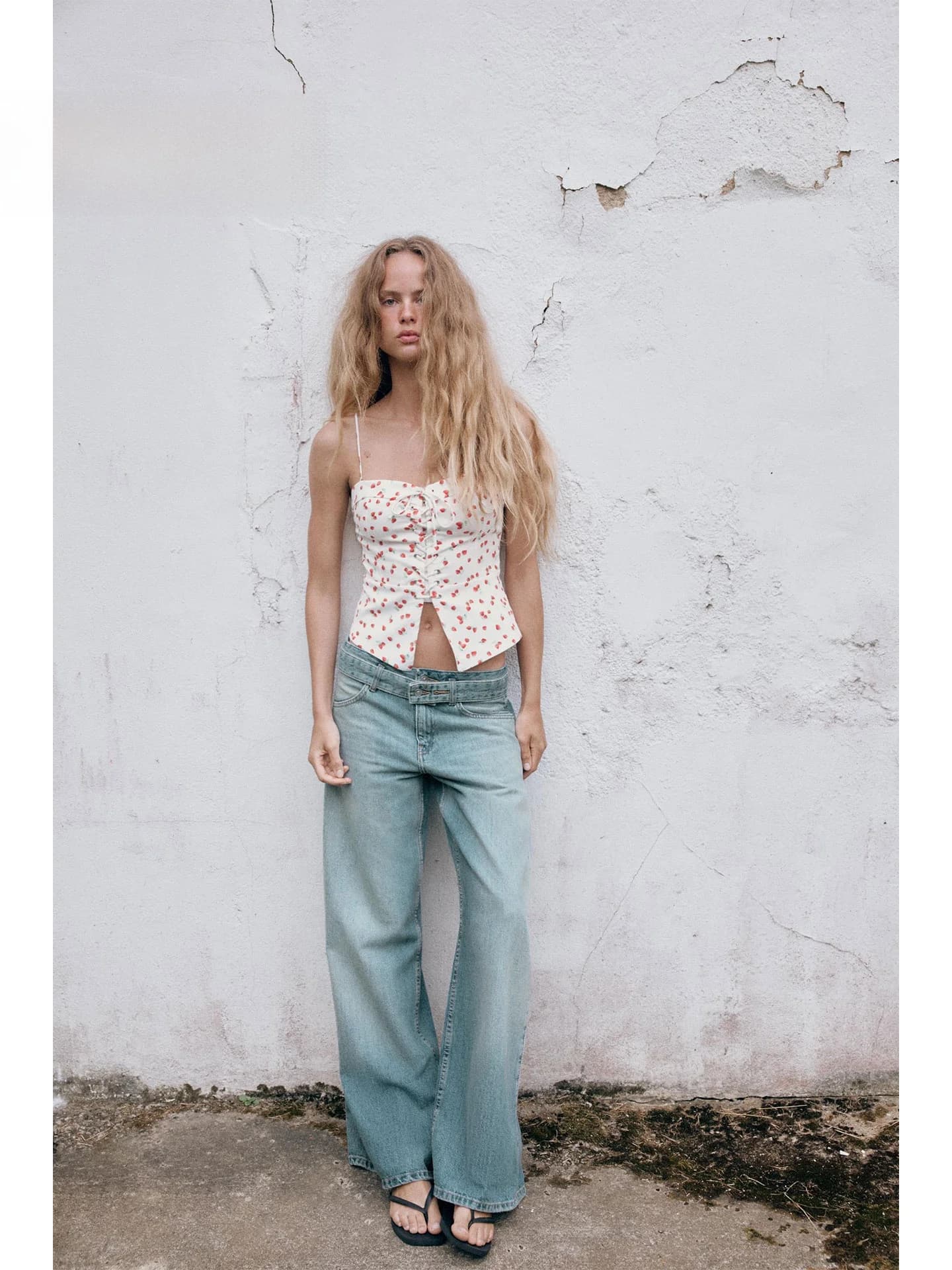 Strawberry Print Crop Top Women's Summer 2026 Belted Halter Vest Slimming Spicy Girl Short Length No Chest Pad Outerwear