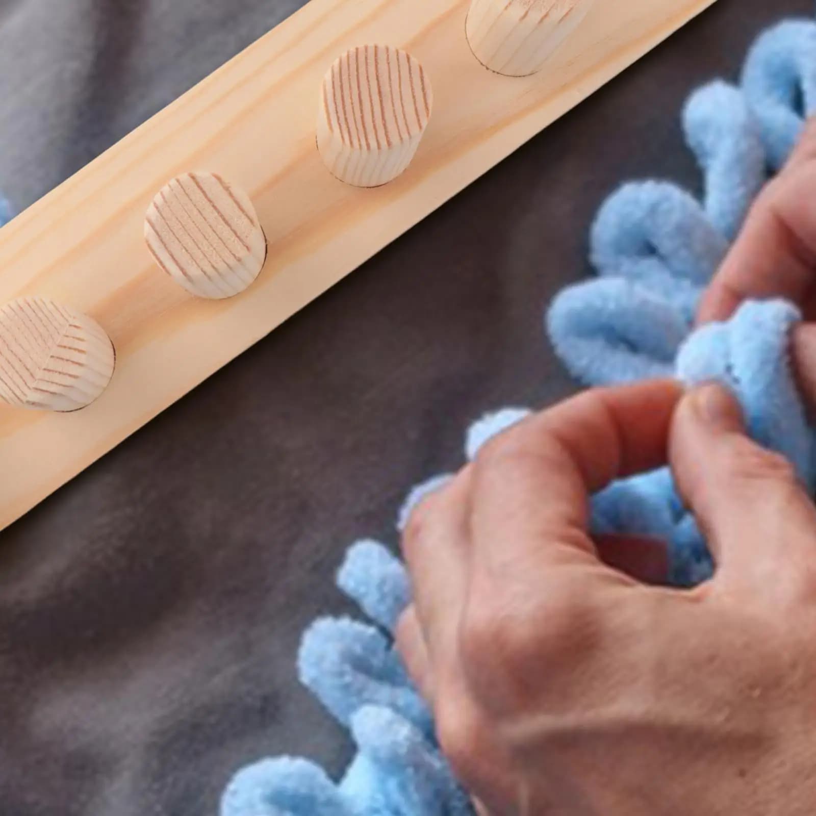 Chunky Yarn Knitting Loom Wooden Adjustable Frame Kit for Throw Blankets Handcraft Weaving Support for Embroidery Projects