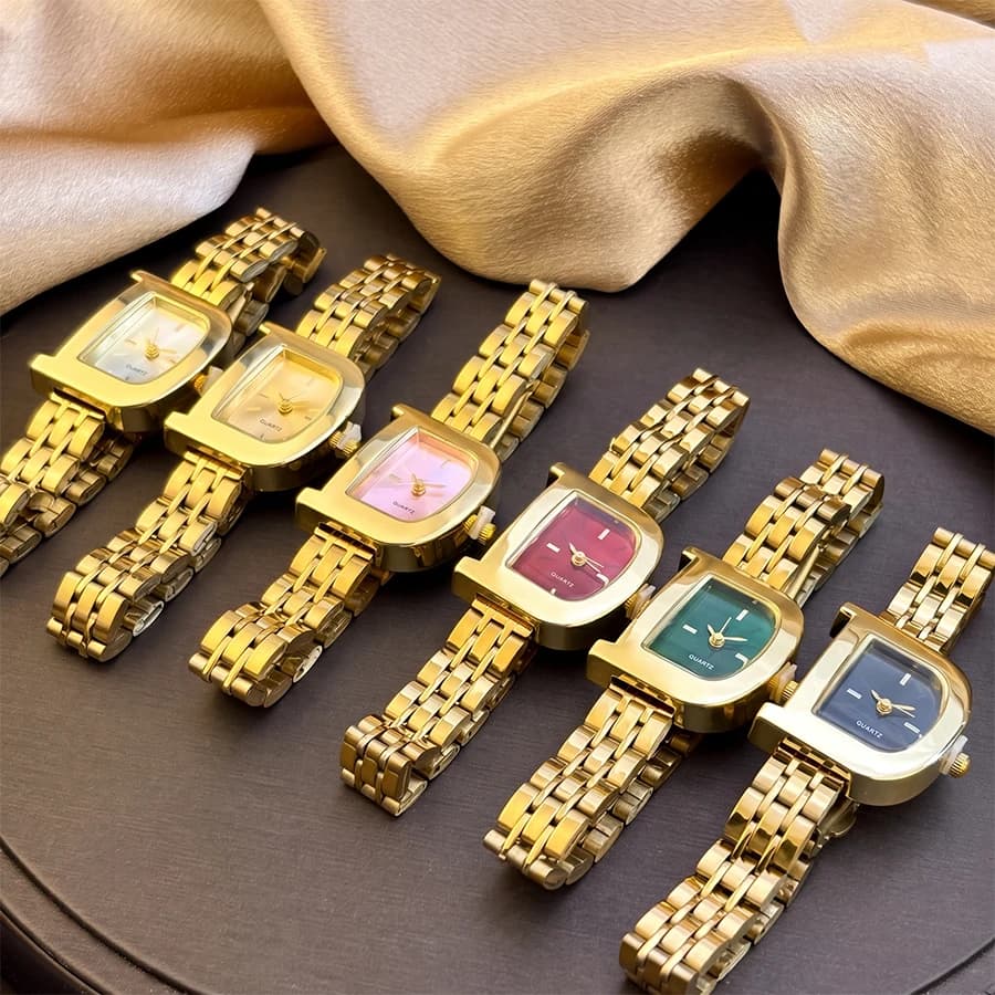 Vintage Watch for Women: D-Shaped Dial Stainless Steel Strap Classic Retro Wrist Watch