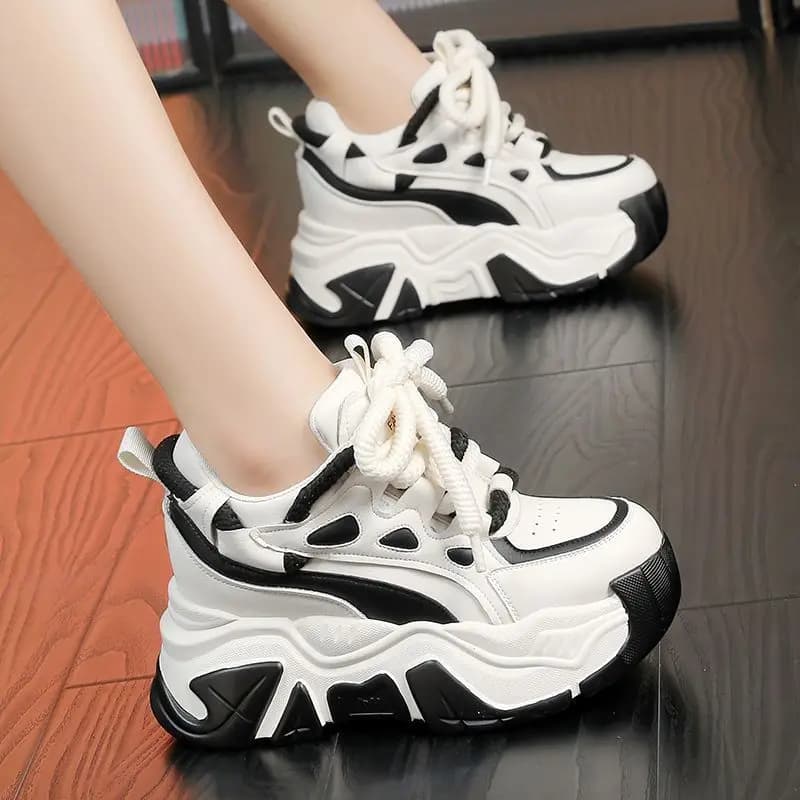 ​ Scarpe da ginnastica goffe da donna 2025 Scarpe da ginnastica versatili con fondo morbido con suola spessa autunno inverno ​ Calzature con lacci per aumentare l'altezza della moda
