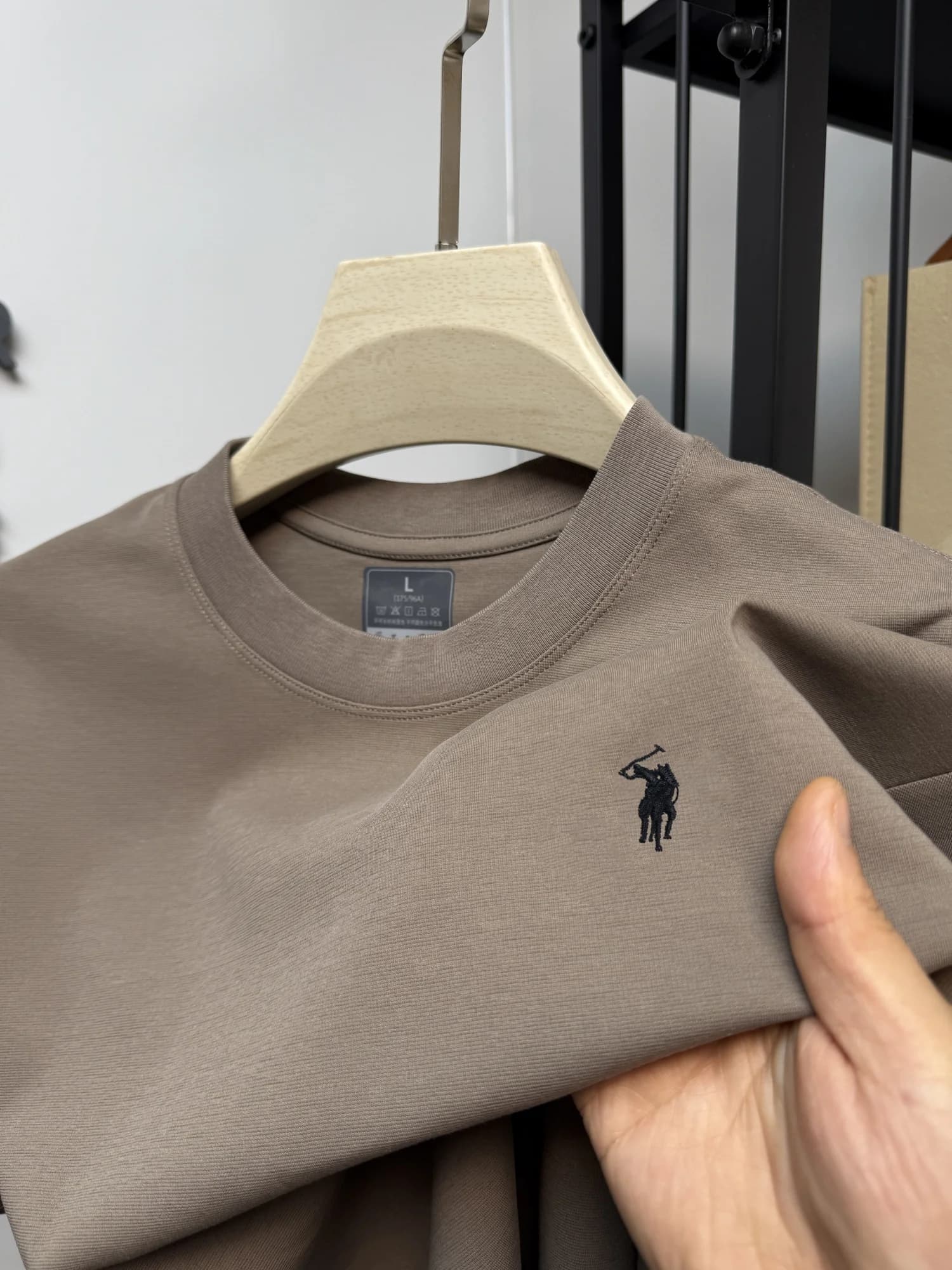 T-Shirt da Uomo in Cotone con Collo Rotondo, Asciugatura Rapida, Traspirante, Comoda, Leggera, Manica Corta per Golf e Business, Top con Ricamo Raffinato