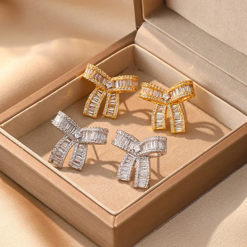 Nuovi Orecchini a Fiocco con Micro-Incastonatura di Zirconio, Orecchini a Perno Versatili e Alla Moda per Donne, Eleganti e di Lusso