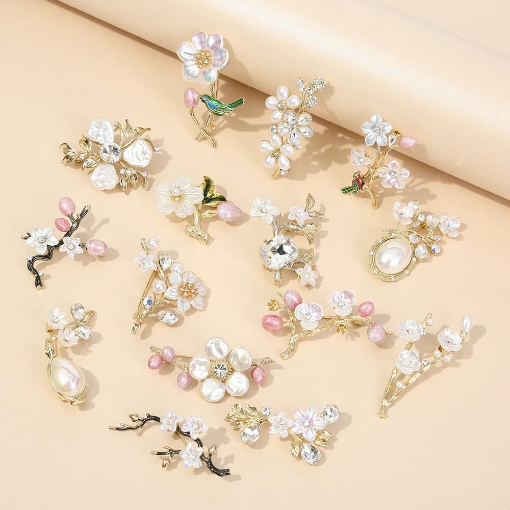 Vintage Temperament Rose Brooches For Women Crystal Flower Buckle Brooch Dress Clothes Suit Scarf Clip Jewelry Gift