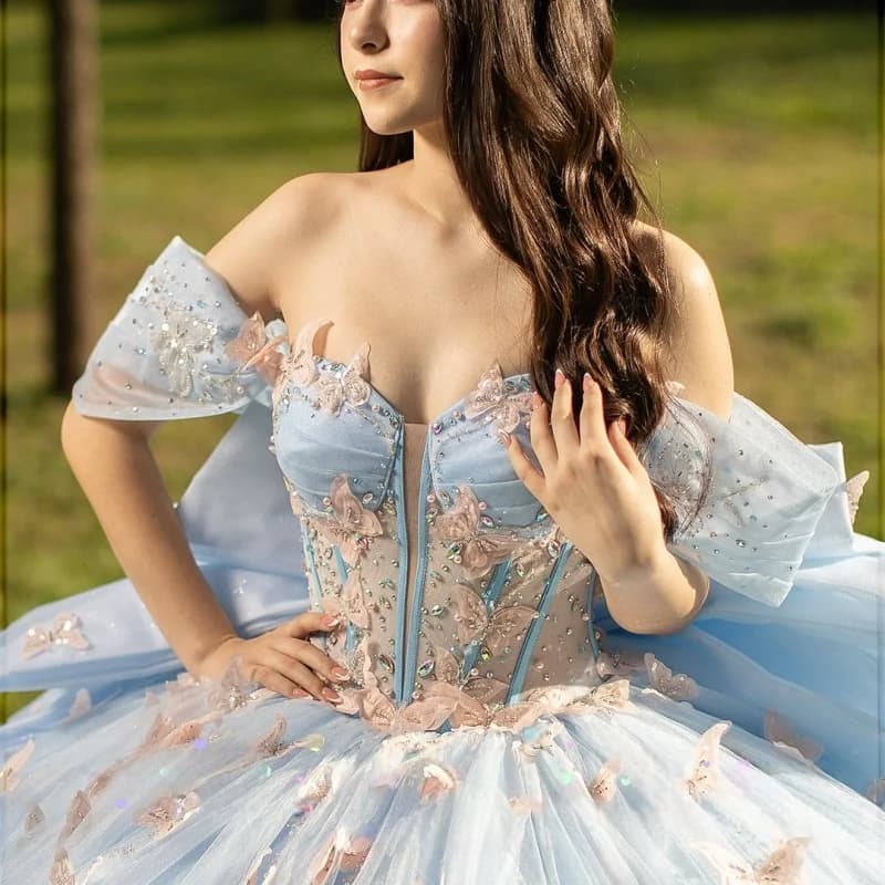 Abito Quinceanera blu acqua lucido con spalle scoperte Decalcomania con paillettes Big Bow Coda lunga abiti da 15 Quinceanera Personalizza