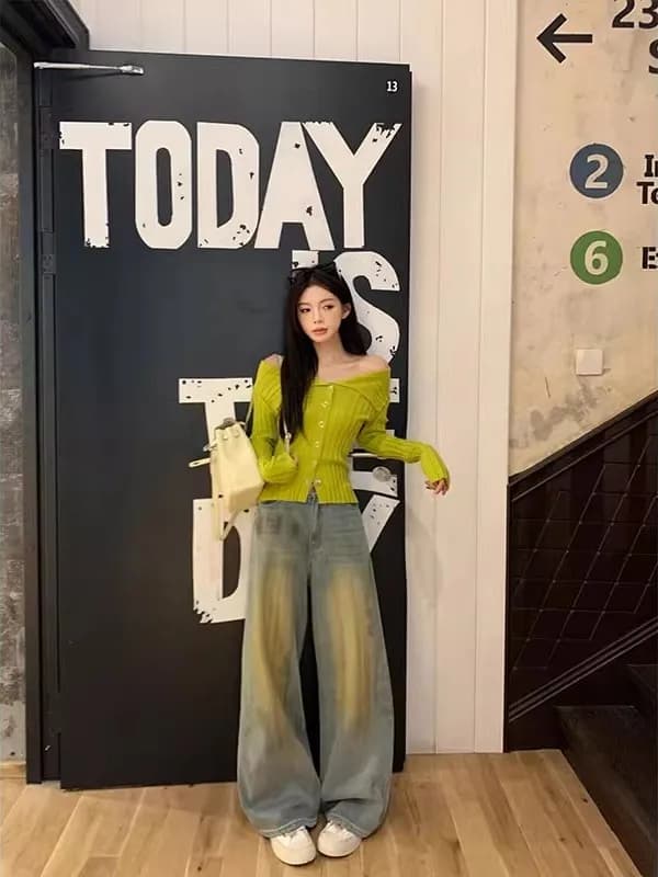 Set Moda Autunnale: Cardigan Corto Monospalla in Maglia Stile Coreano e Jeans a Vita Alta Modellanti da Donna