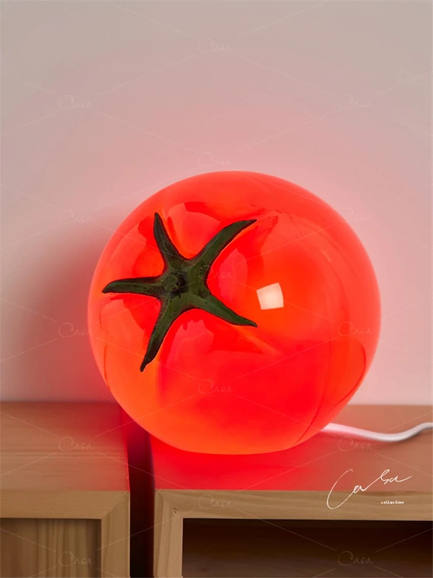 Lampada da scrivania a LED in resina di pomodoro rosso creativo nordico Soggiorno Deco Ornamenti Sala da pranzo Bar Camera da letto Comodino Studio Lampada da tavolo regalo
