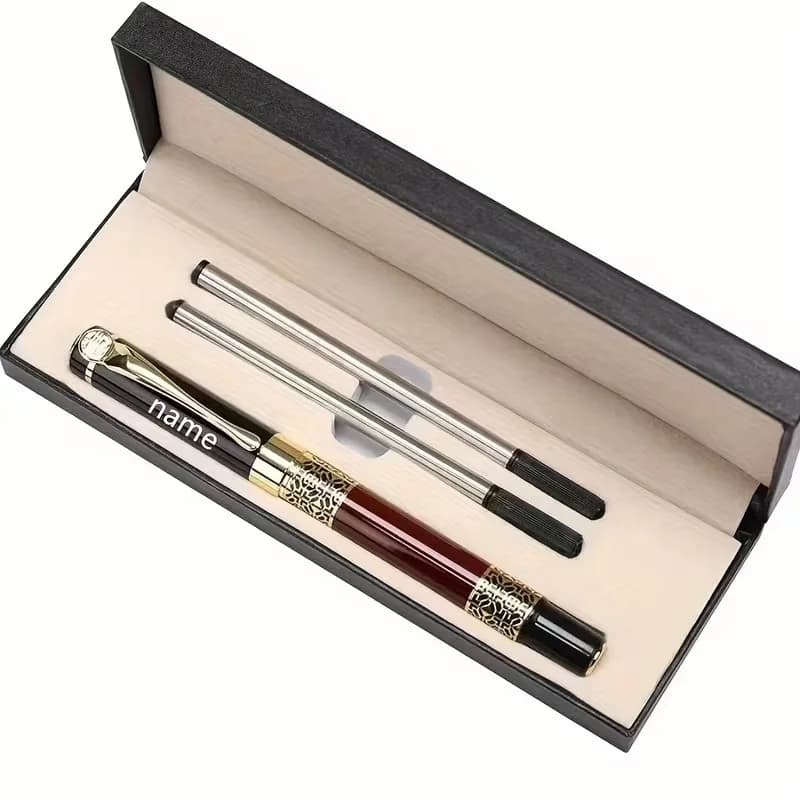 Penna a Sfera di Lusso Nera con Finiture Cromate, Punta da 0,5 mm, Include 2 Ricariche d'Inchiostro, Elegante Confezione Regalo per S