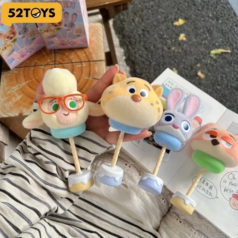 52TOYS Crazy Animal City Cotton Candy Series Scatola cieca in peluche fatta a mano Ragazza carina Decorazione creativa per il desktop Regalo giocattolo alla moda