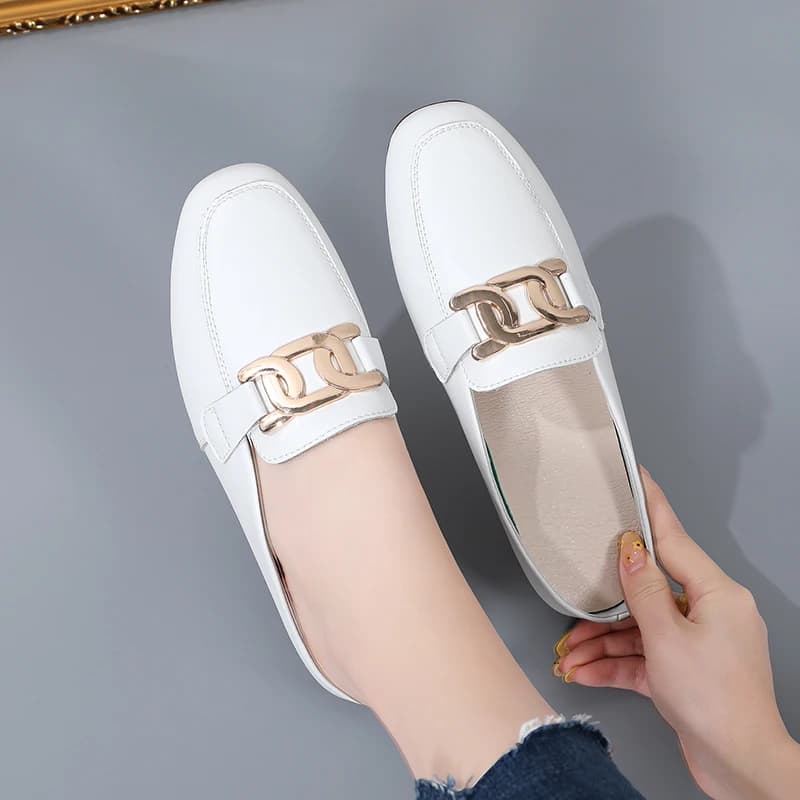 Ciabatte di lusso da donna Mezze scarpe Mocassini da donna Appartamenti in morbida pelle Scarpe slip-on da donna Pantofola casual con punta chiusa Moda