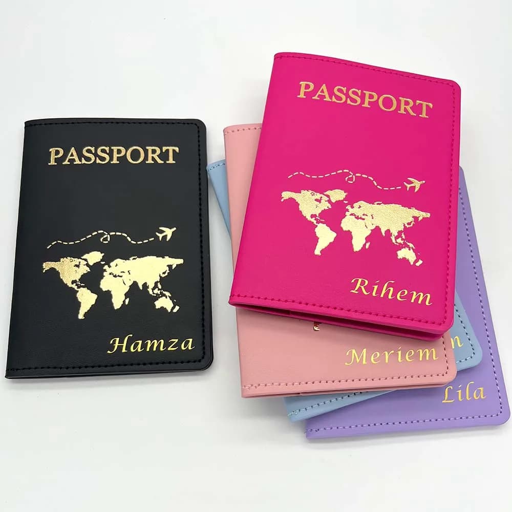 Simpatica copertina porta passaporto personalizzato da donna con nomi porta passaporto inciso per coppie