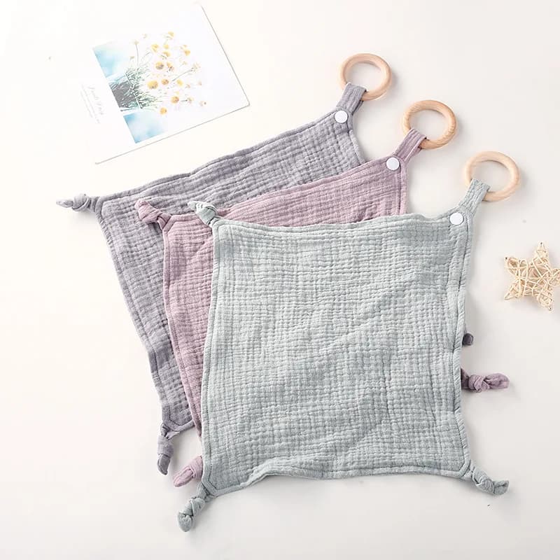 Fazzoletto per bambini con anello in legno Asciugamano quadrato in cotone di sicurezza per bambini Asciugamano comodo per la dentizione della saliva dei bambini