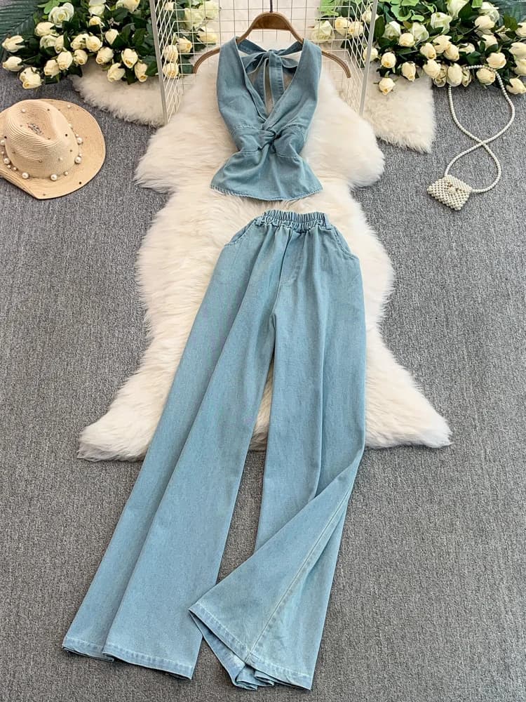 Completo Estivo da Donna Due Pezzi: Top a Gilet con Scollo a V e Jeans a Zampa a Vita Alta Modellanti con Nodo in Vita - Sexy e alla Moda