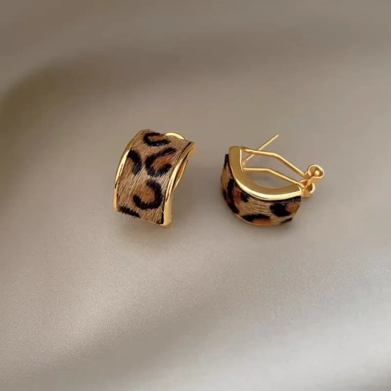 Light luxury high-end leopard print C-ring stud earrings for women's new niche unique personalized earrings temperament versatile trendy ear jewelry