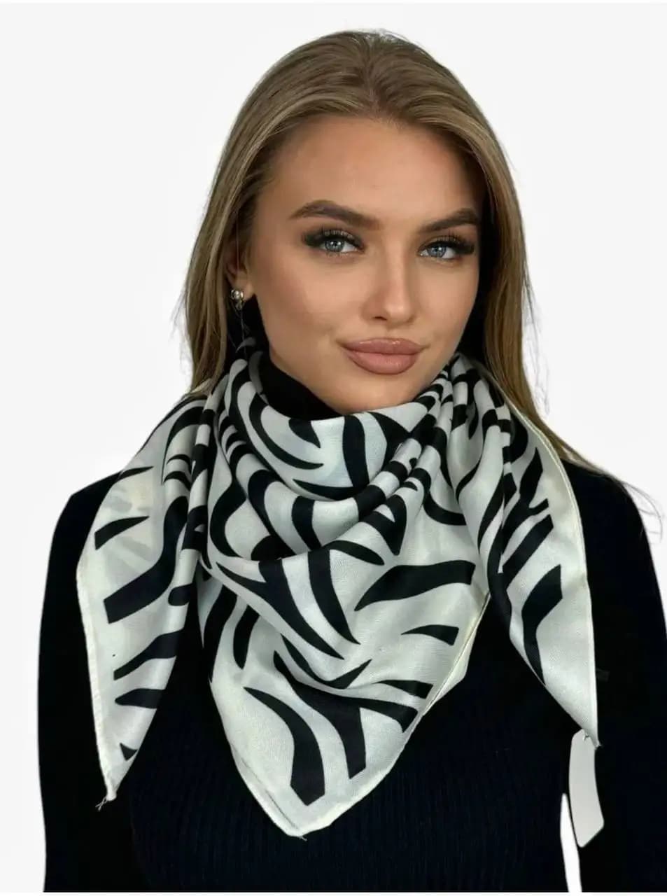 Sciarpa di raso morbido da donna di lusso Sciarpa quadrata con stampa a strisce di animali di moda Sciarpa da donna in twill con scialle avvolgente Foulard Hijab 90 * 90 cm
