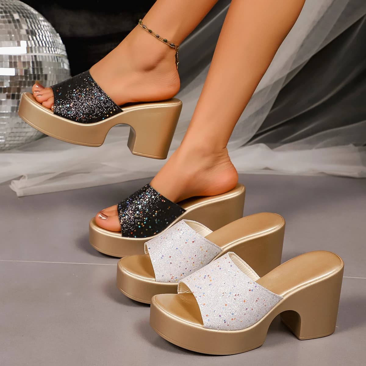 2025 Sandali di tendenza da donna Scarpe estive con plateau da spiaggia Sandali con zeppa casual da donna Scarpe con tacco alto alla moda Sandalias De Mujer