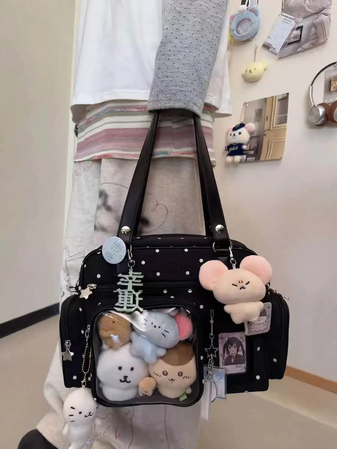 Borsa Quadrata Piccola dal Design Originale con Ciondolo Gatto Carino • Borsa Tote Ita • Borsa a Tracolla e a Spalla per Bambole • Stile Kawaii E-Girl • Kp