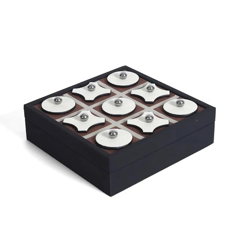 Set di scacchi di lusso Gioco da tavolo Scacchiera in pelle Pezzi degli scacchi in metallo Decorazione moderna nordica del soggiorno Ornamenti per la casa Regali piacevoli