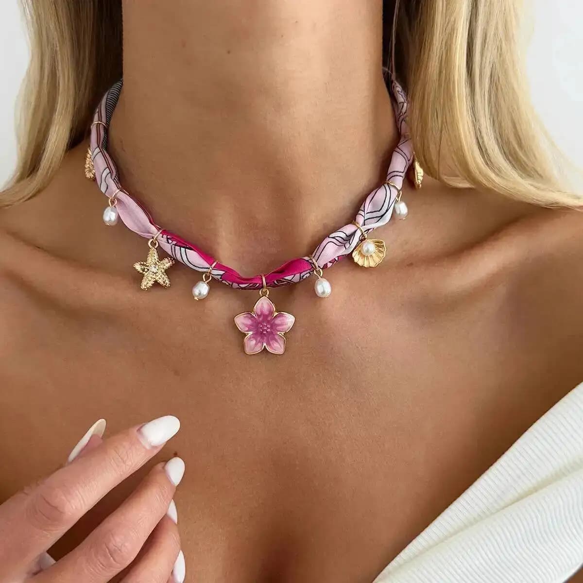 SHIXIN Collana Choker Boho con Ciondolo a Cuore e Girasole in 3 Stili, Elegante Sciarpa Intrecciata Vintage per Donna, Gioielli Estetici da Matrimonio