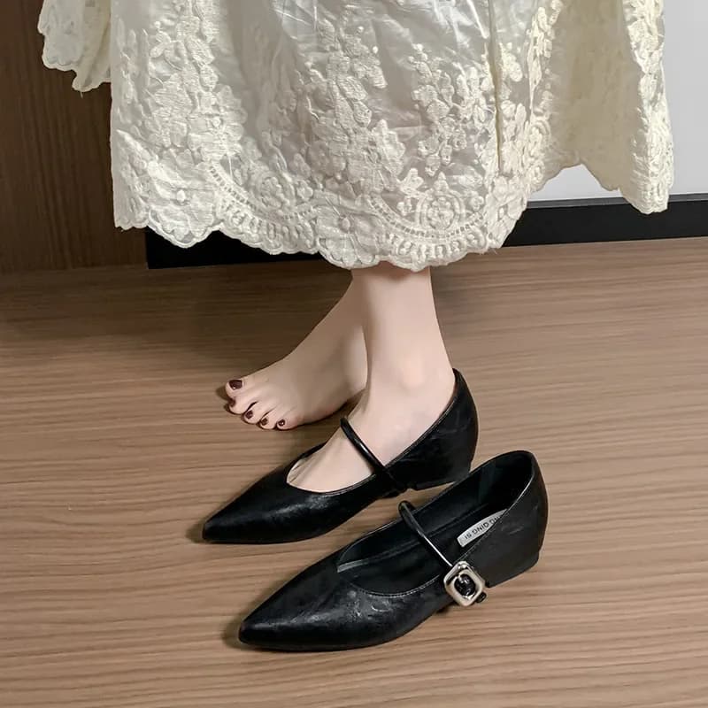 2026 appartamenti Mary Janes scarpe da donna primavera autunno eleganti scarpe con cinturino con fibbia rossa da donna mocassini casual streetwear poco profondi