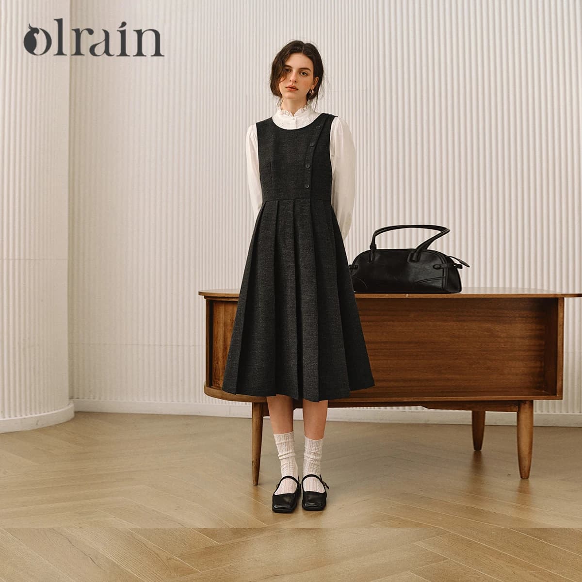 OLrain Abito Midi Donna 2026 Nuovo Senza Maniche con Schiena Scavata, Vita Alta, Pieghe a Trapezio, Stile Minimalista per il Lavoro O57QL001139