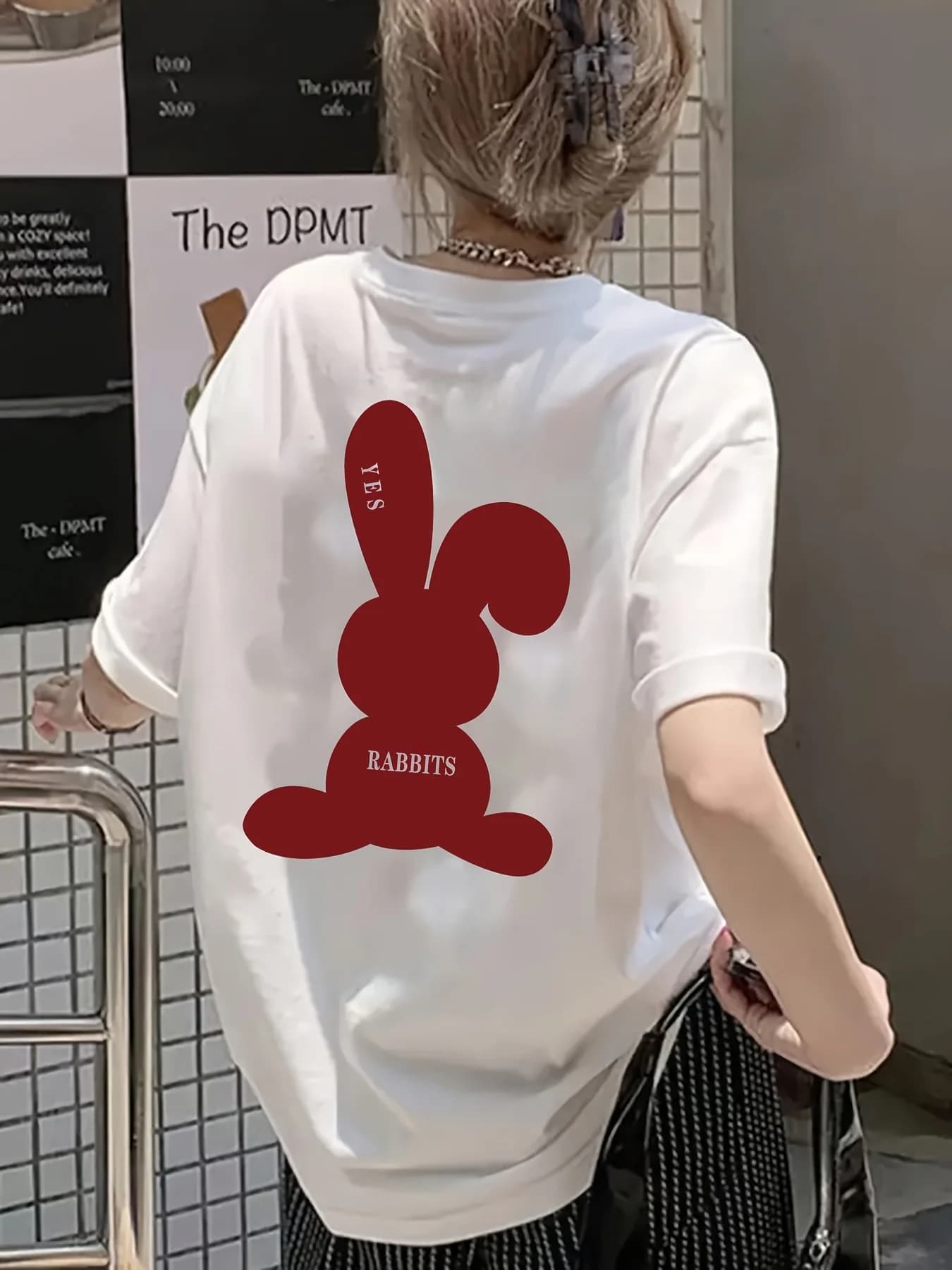 Red Rabbit Print Round Neck T-shirt, Fashionable and Casual Round Neck Comfortable Top, Unique and Personalized T-shirt