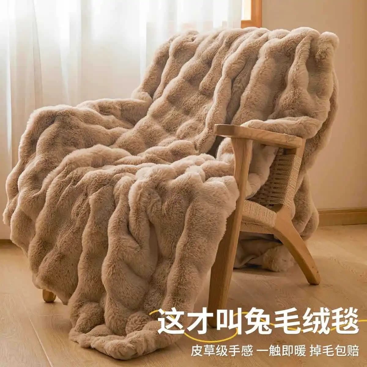 Class A Rabbit Fleece Blanket Quilt Winter Thickened Milk Fleece Office Nap Sofa Blanket Comfortable, Can Be Covered At Any Time