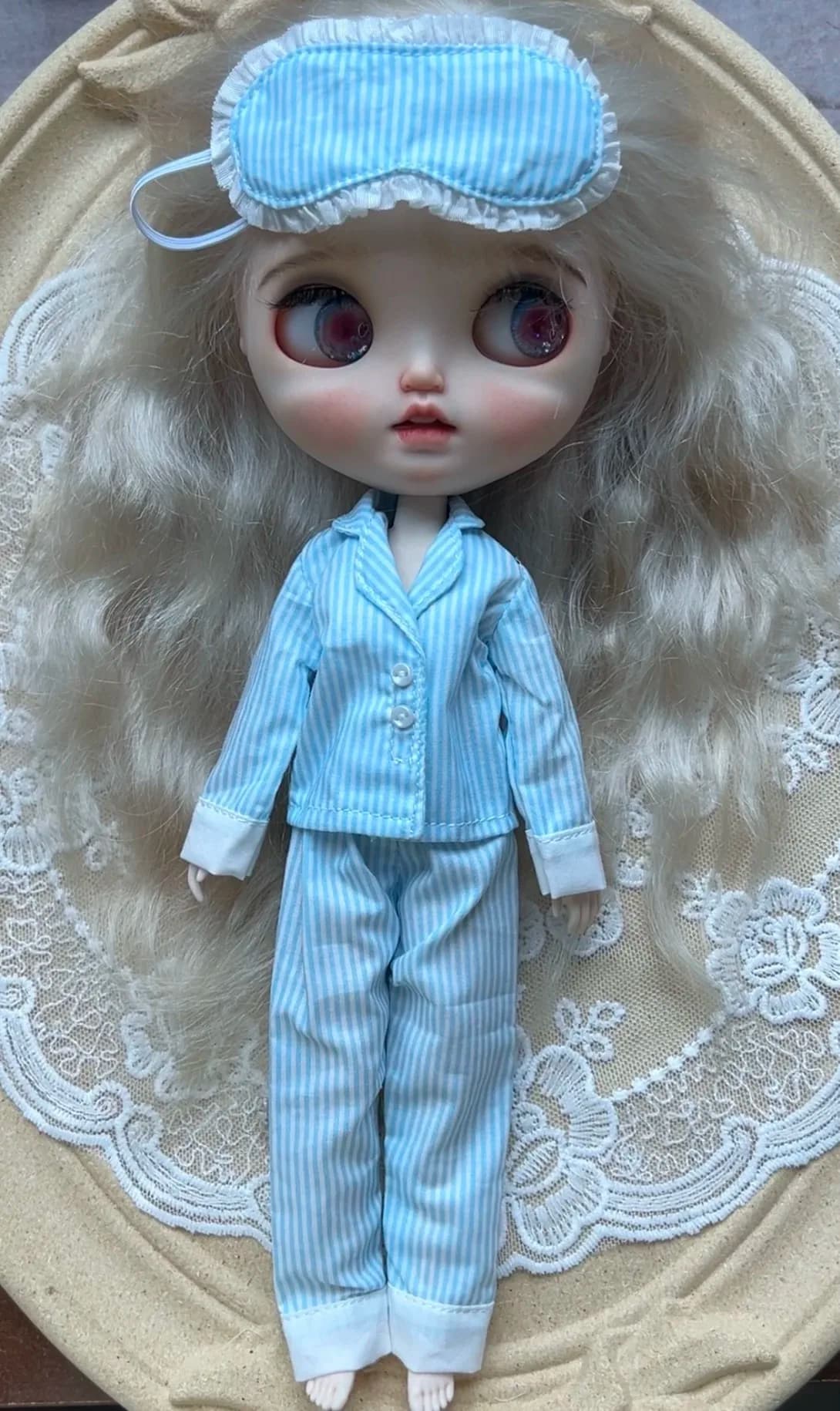 Accessori per vestiti per bambole Blyth da 30 cm, pigiama a quadri/a righe rosa dolce e carino con orsetto dei cartoni animati + set maschera per gli occhi per bambola Blyth