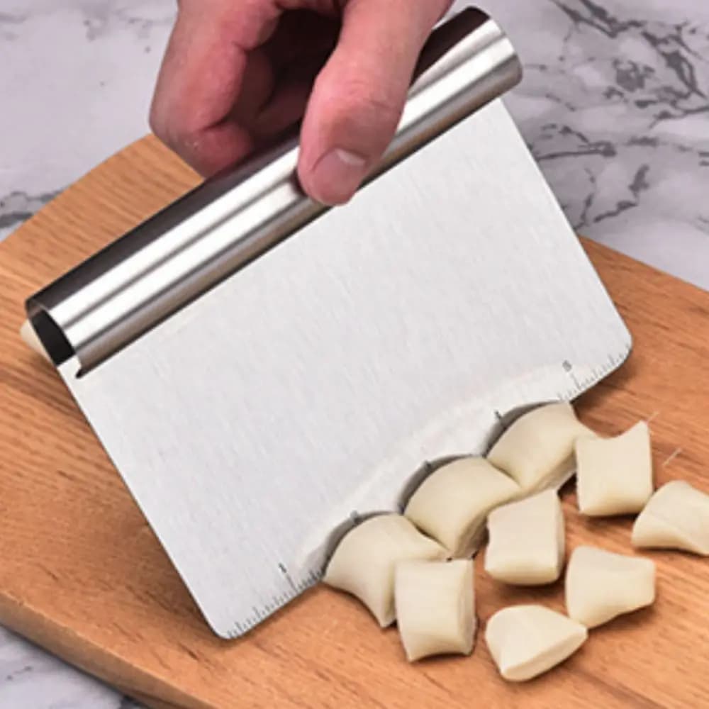 Strumento da forno Taglierina per pasta in acciaio inossidabile Raschietto per pizza integrato graduato Raschietto manuale per panca con bordo arricciato