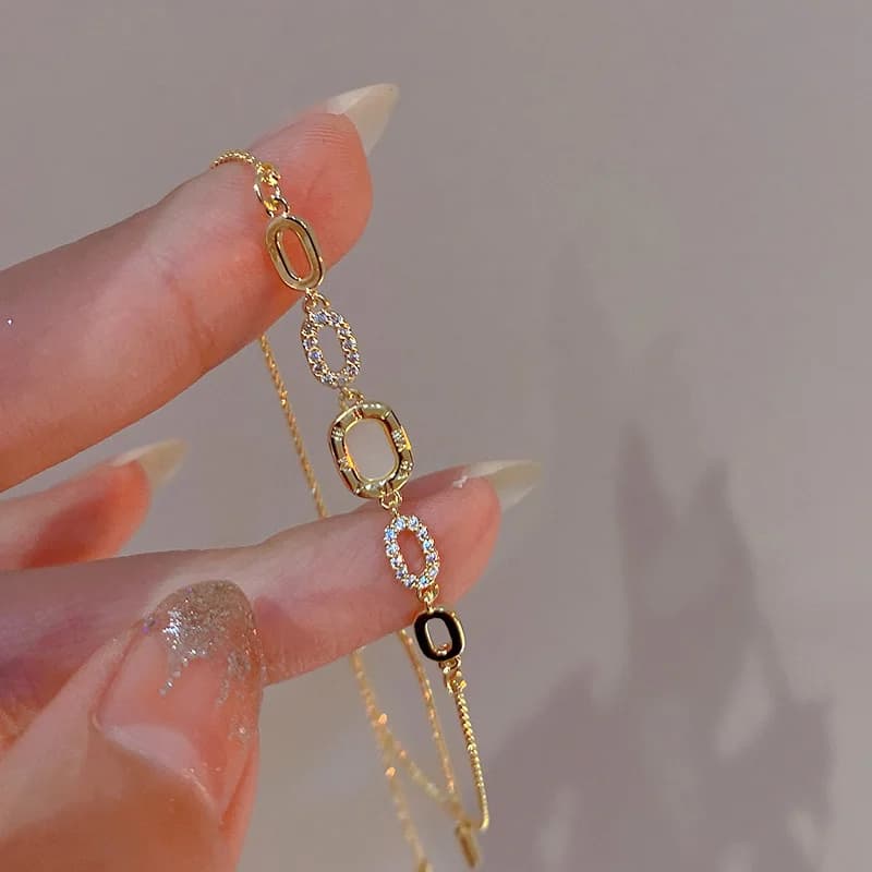 Bracciale geometrico di lusso con zirconi placcati in oro per le donne, versatile braccialetto quadrato regolabile, regalo di gioielli per matrimoni, feste di Natale