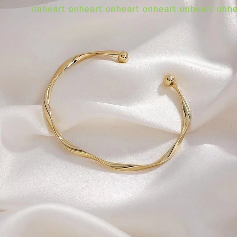 Bracciale da donna di design di nicchia di lusso leggero, stile minimalista, con anello Mobius, regalo di gioielleria