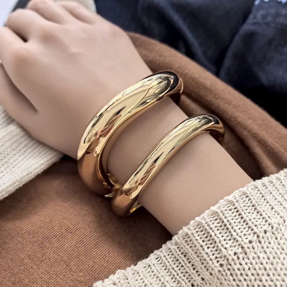 Bracciale ad anello semplice da donna in stile semplice europeo e americano, braccialetto irregolare in stile lusso leggero di nicchia, trama avanzata