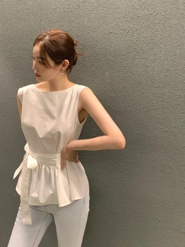 Elegant Belted Sleeveless Vest Shirt Women's Fashion Korean Style Summer 2026 Chic Tie Waist Top Mid-Length round Neck