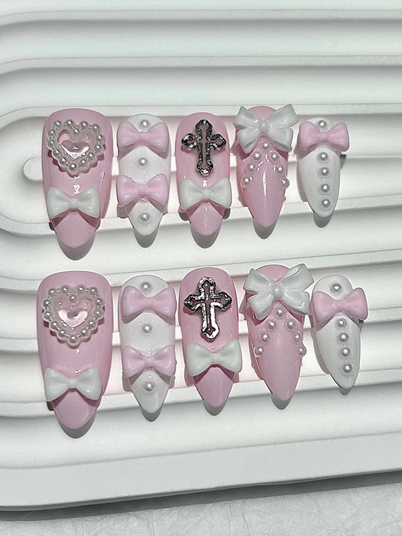 10 pezzi Y2K Spice Girls Bow Perle Carino Rosa Bianco Stampa fatta a mano sulle unghie Cuore Croce Yami Kawaii Art Unghie finte