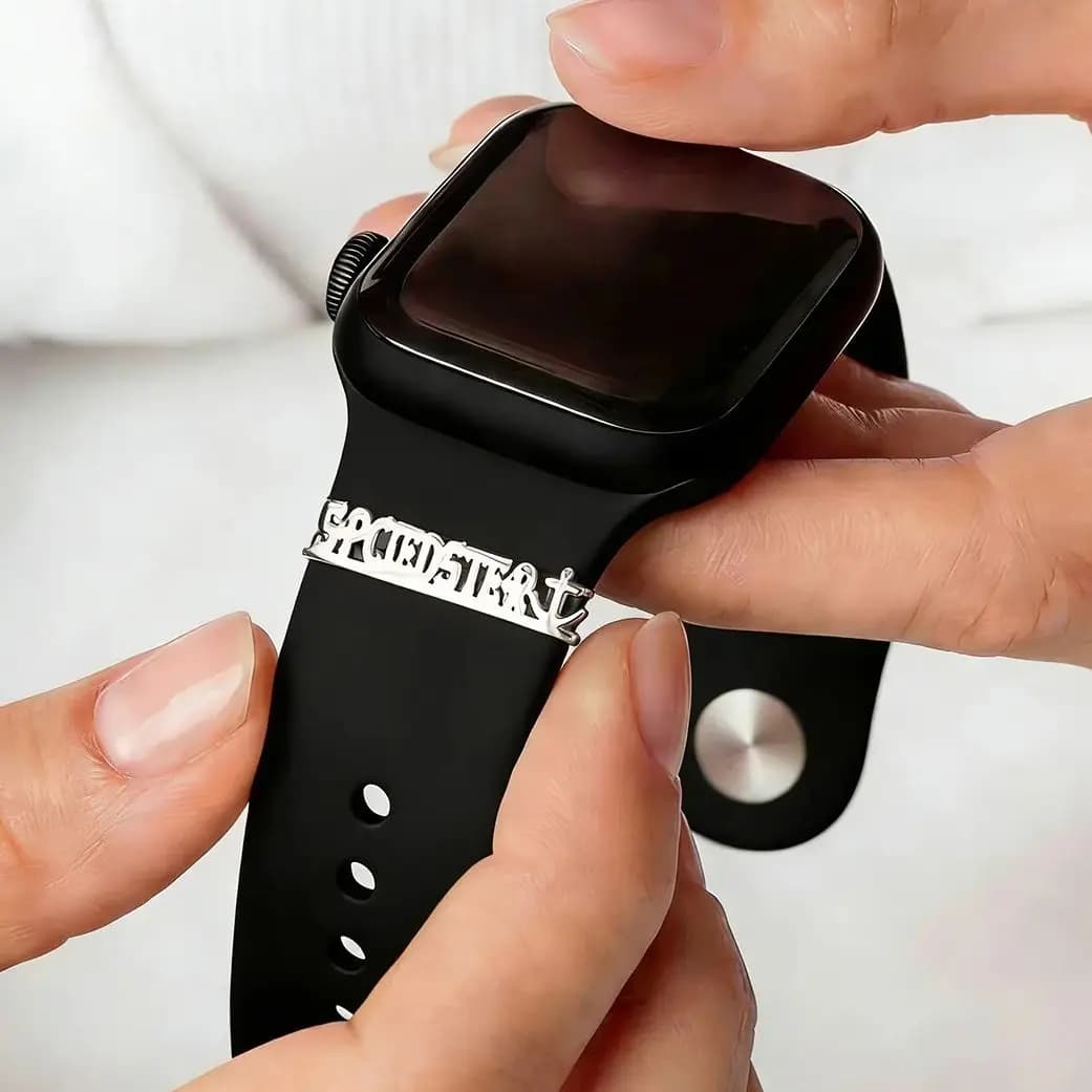 Charm Personalizzato con Testo per Cinturino Orologio, Decorazione Ancora Speedster in Metallo Durevole, Chiusura con Lettera per Accessori Cinturino Smartwatch