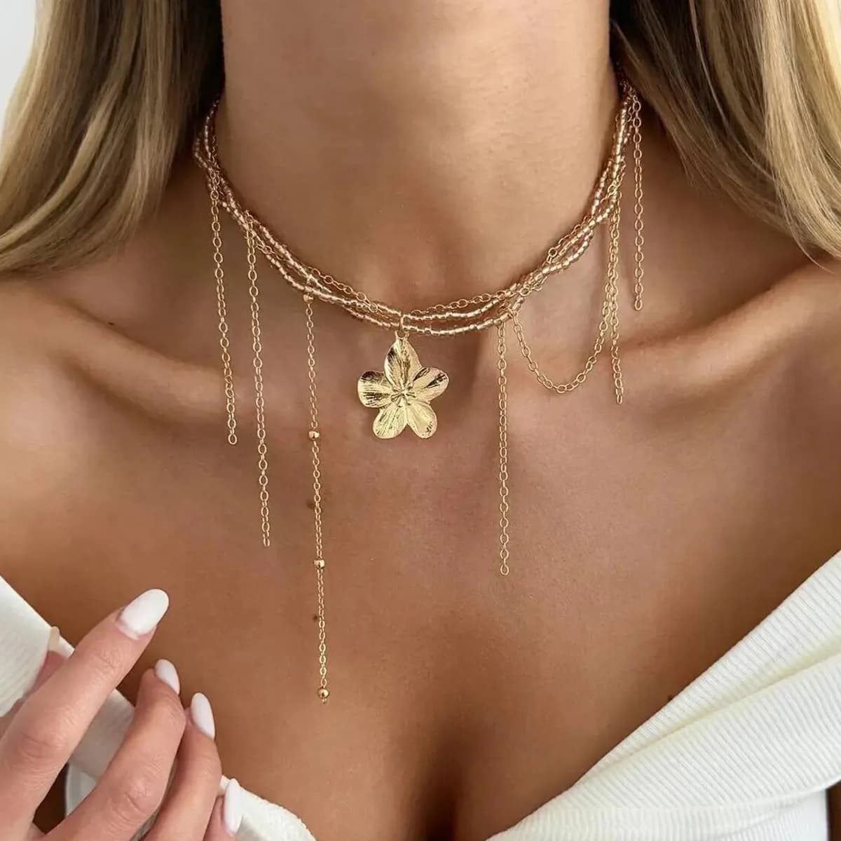 Ingemark Collana Trendy con Ciondolo a Fiore Color Oro per Donne, Girocollo Corto Bohémien Multistrato con Piccole Perline, Gioielli Regalo