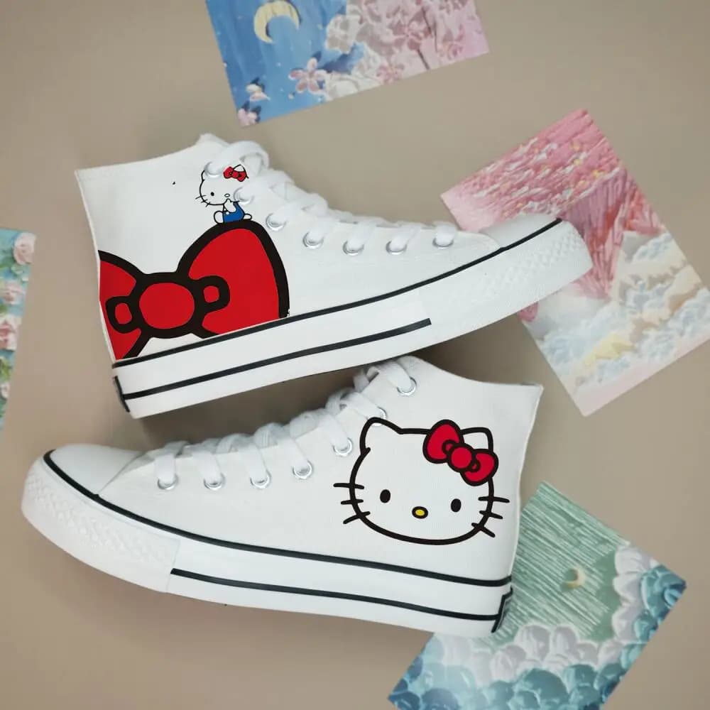 Scarpe in tela Hello Kitty 2026, modello anime per uomo e donna, scarpe casual con gatto, scarpe da studente con fondo spesso, scarpe da skate di tendenza