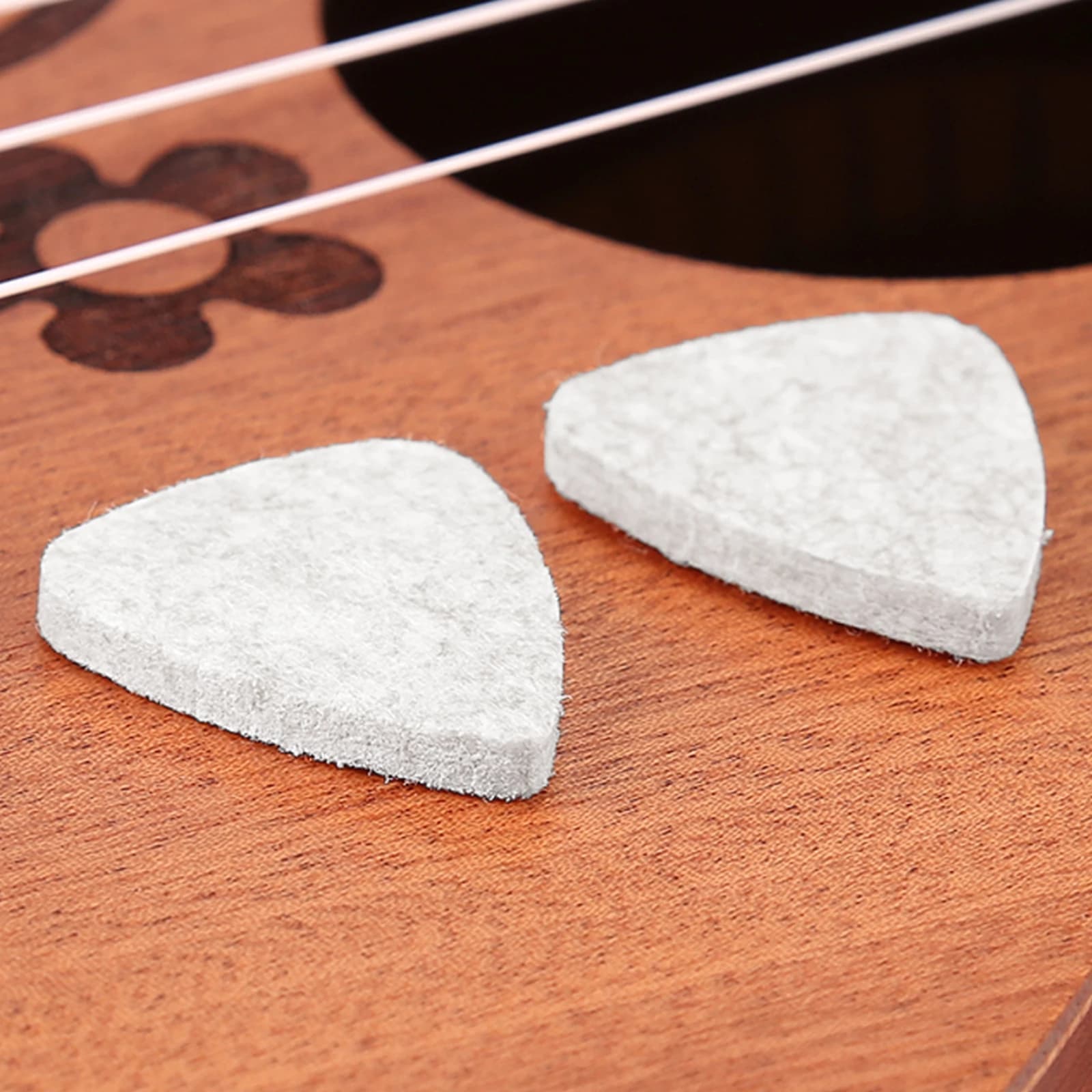 Hot Sale 4Pcs Wool Felt Ukulele Picks with Transparent Storage Box Soft Comfortable Guitar Plectrum for Bass Mandolin Banjo Begi